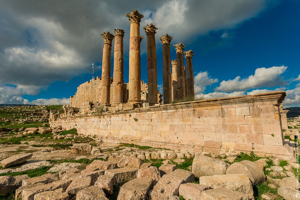 Руины храма Артемиды, одно из семи чудес древнего мира